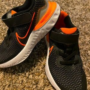 Toddler Nike Renew shoes